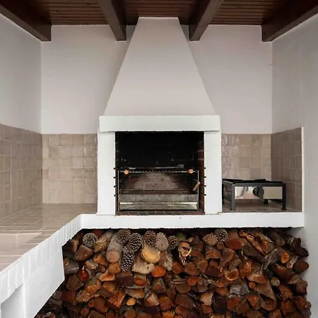 Semesterbostad The Old House With Heated Pool, Bbq, Fireplace Odeceixe