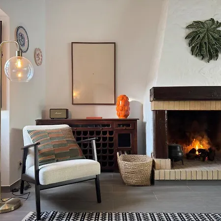 The Old House With Heated Pool, Bbq, Fireplace *