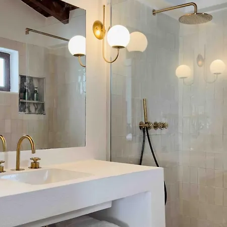 The Old House With Heated Pool, Bbq, Fireplace Semesterbostad *