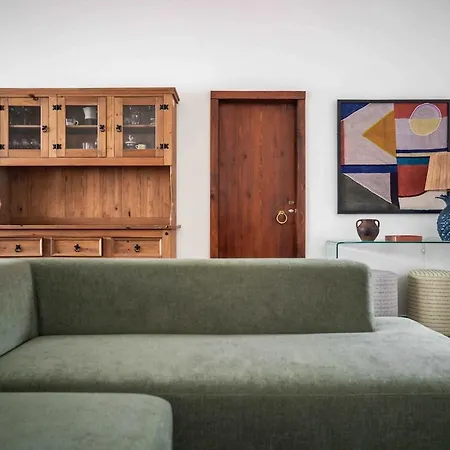 בית נופש The Old House With Heated Pool, Bbq, Fireplace